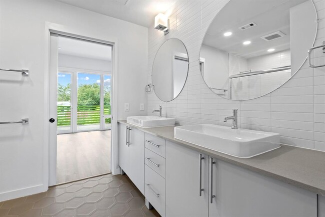 Building Photo - 4004 Banister Ln