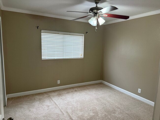 Building Photo - 215 Mallow Grove