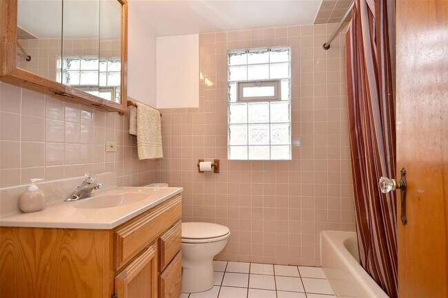 Bathroom - 4044 N Mango Ave