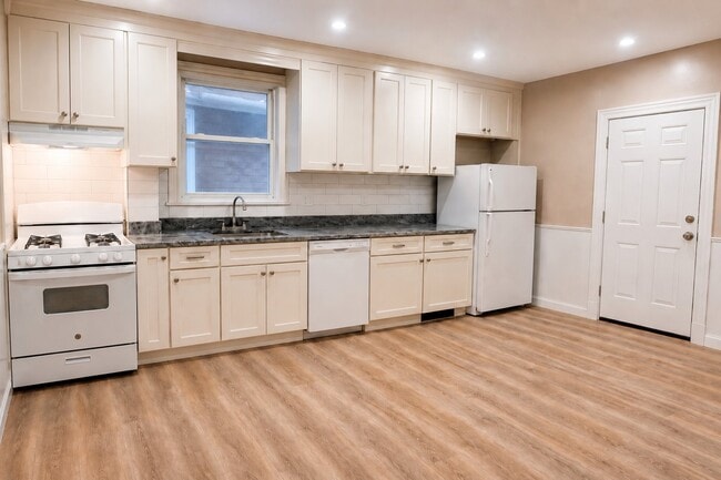 Building Photo - 36 Termine Ave