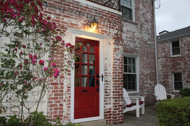 Building Photo - "Coming Soon" NW DC locale...3 level - 2/2.5 w/ off street parking  - 17 months only -