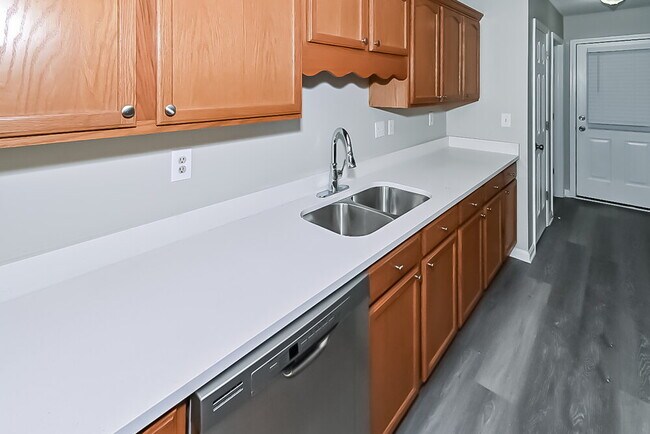 Building Photo - 7878 Meadow Ridge Ln