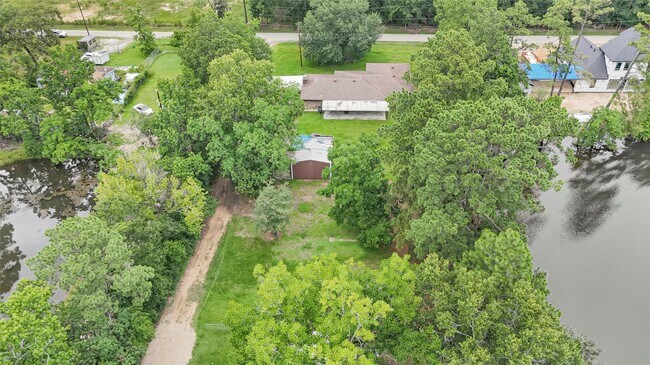 Building Photo - 1231 Country Ln