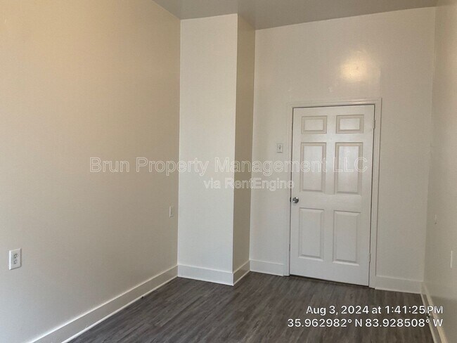 Building Photo - 1206 Forest Ave