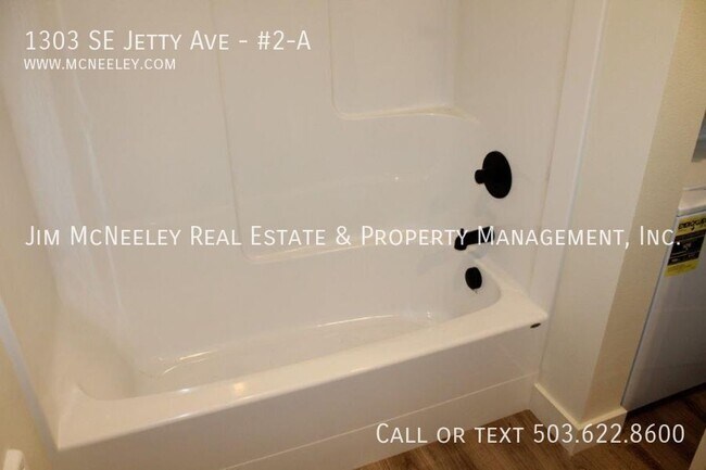 Building Photo - 1303 SE Jetty Ave
