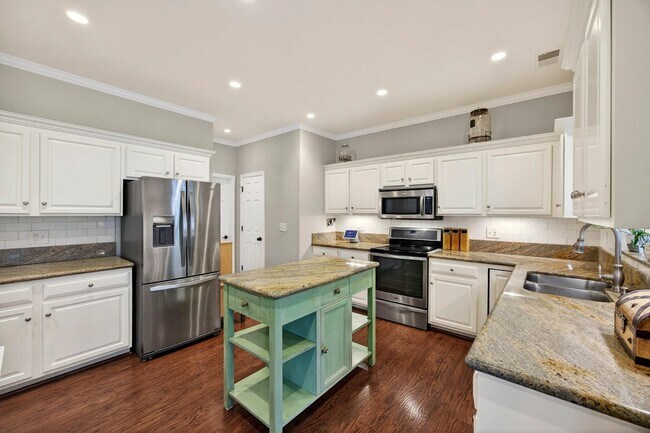 Building Photo - 5409 Dwight Dr