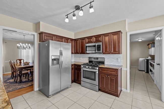 Building Photo - Spacious 4-Bed, 3-Bath Home in Virginia Beach!