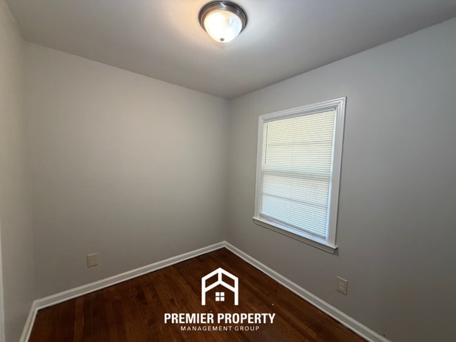 Building Photo - Charming 4BR Home in East Memphis w/ Hardwood Floors & Fenced Backyard