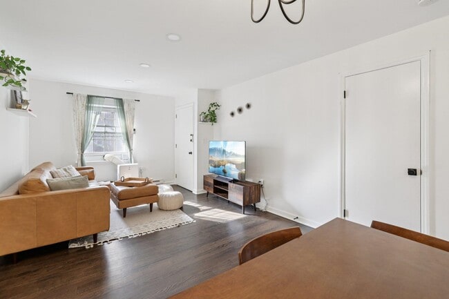 Building Photo - 14 A Lakeside Dr