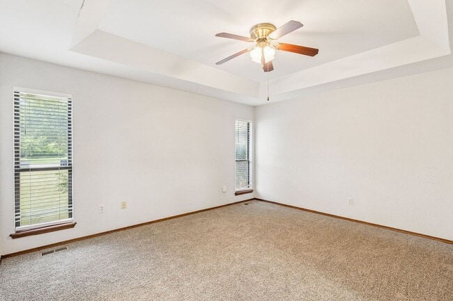 Building Photo - Welcome to this charming 3-bedroom, 2-bath...