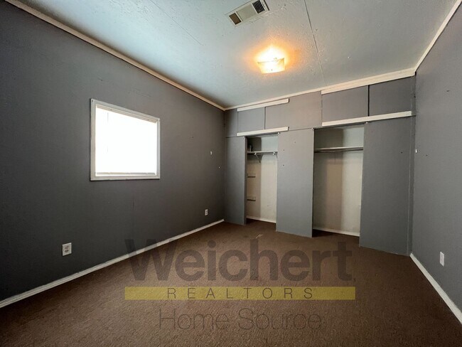 Building Photo - 4 bedroom on a dead end