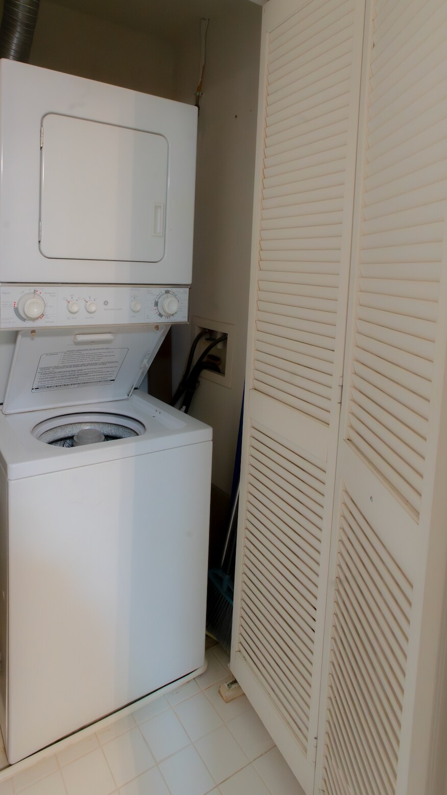 Building Photo - 1645 International Dr