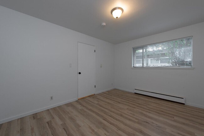 Building Photo - 2021