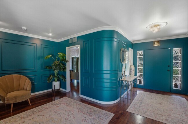 Building Photo - 2939 N Manor Dr E
