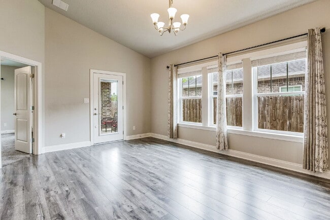 Building Photo - This beautifully maintained 3-bedroom, 2-bathroom residence offers the perfect blend of comfort, ...