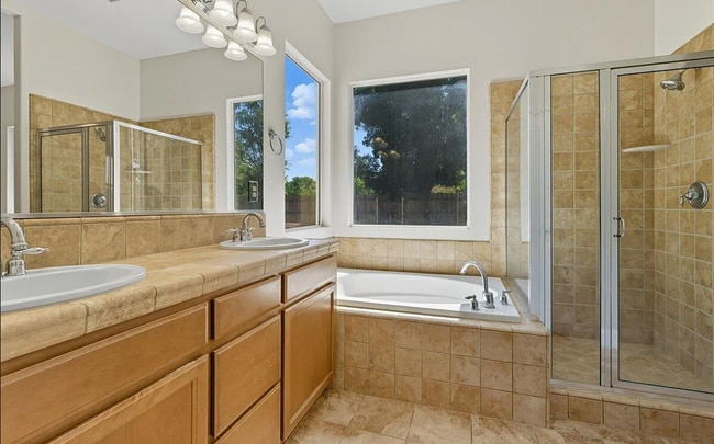 Building Photo - 1277 Paradise Loop