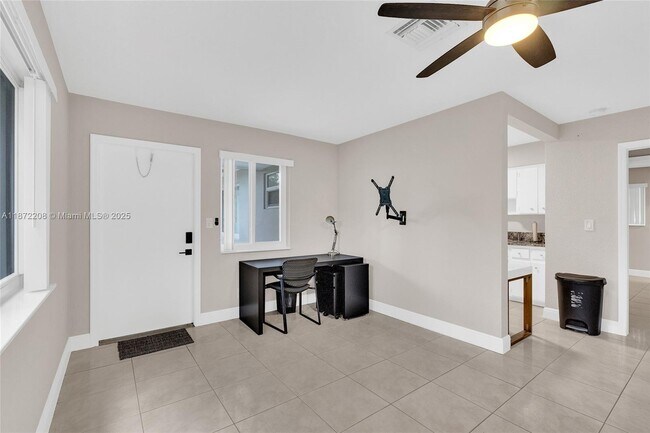 Building Photo - 1015 W Las Olas Blvd