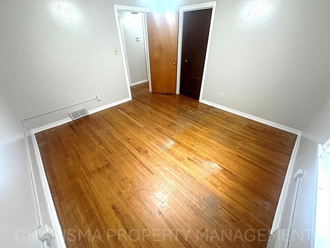 Building Photo - Spacious 2 Bedroom, 1.5 Bath Home, Newly Updated and Pet Friendly!