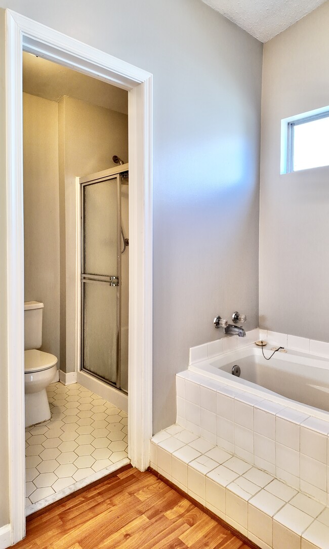 Building Photo - 1007 Brandon Quay