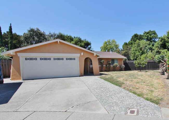Building Photo - $3,990 - GORGEOUS FOUR BEDROOM HOME IN NOR...