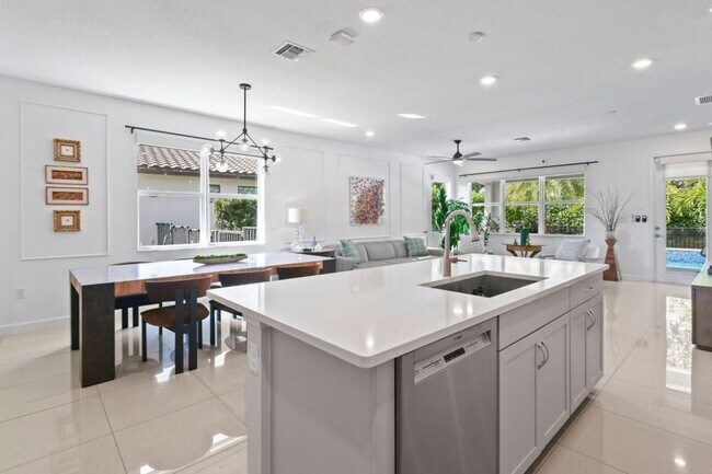 Building Photo - 3558 Haldin Pl