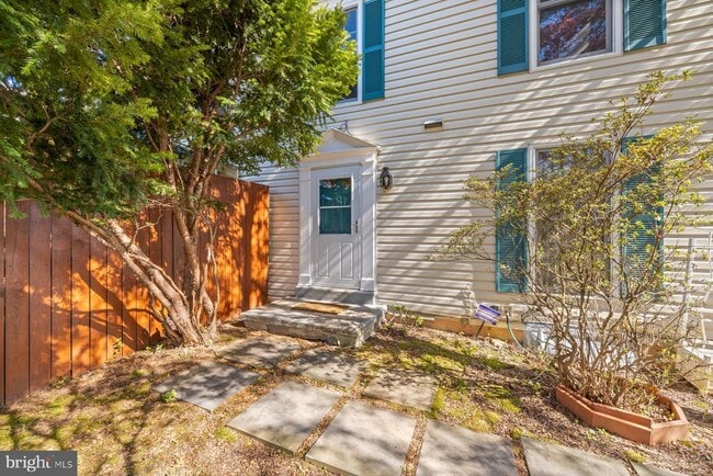 Building Photo - 39 Triple Crown Ct