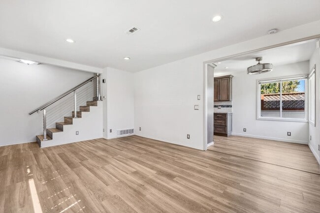 Building Photo - 1618 Fernside Blvd