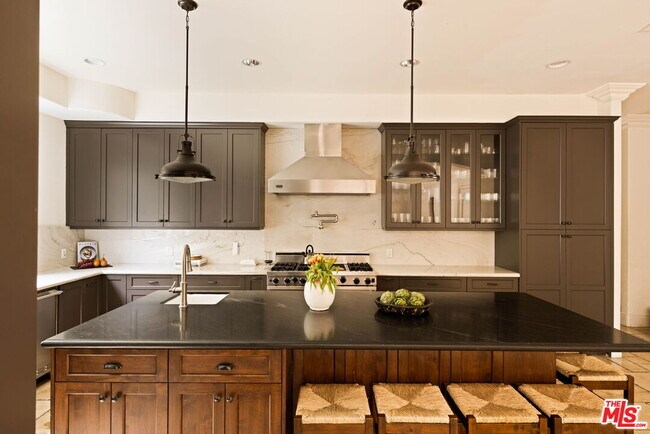 Building Photo - 4822 Valjean Ave