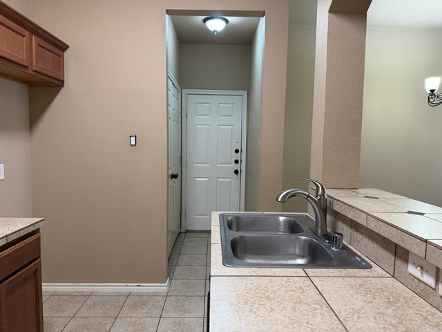 Building Photo - 1305 Ravenwood Dr