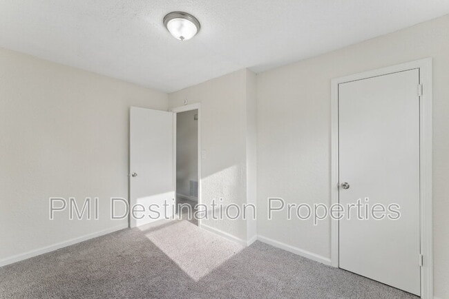 Building Photo - 5026 Locust Ave