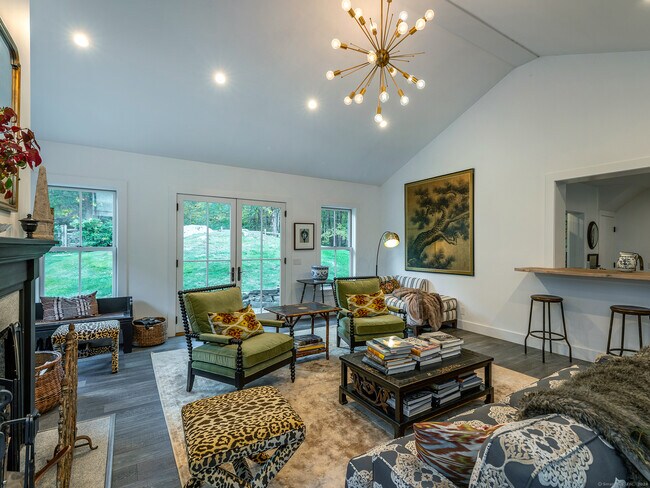 Building Photo - 379 Lake Rd