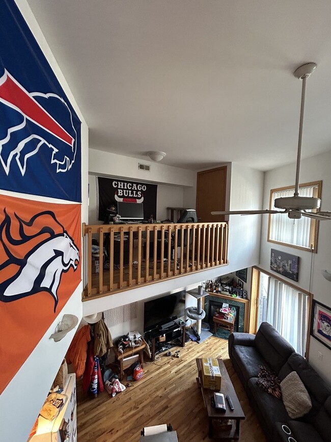 Building Photo - 865 W Buckingham Pl