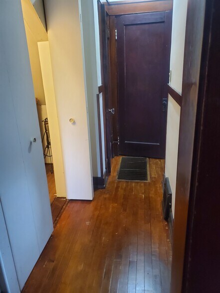 Front Hall - 1226 Blaine Ave