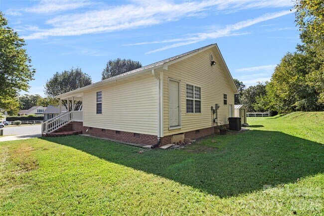 Building Photo - 131 Joseph Ln