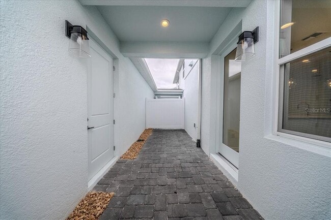 Building Photo - 1895 Pinecliff Dr