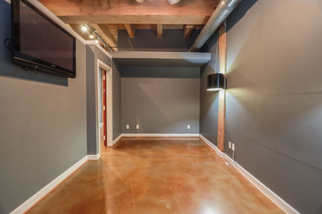 Building Photo - 815 Porter St