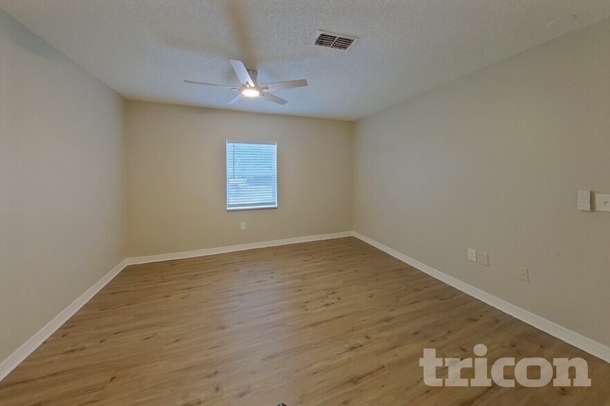Building Photo - 5360 Alhambra Way S