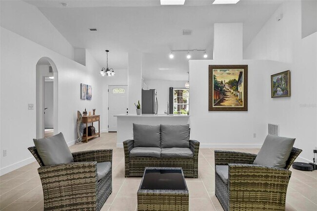 Building Photo - 64 Radcliffe Dr