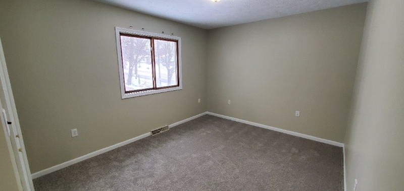 Building Photo - 3613 Newcastle Dr SE