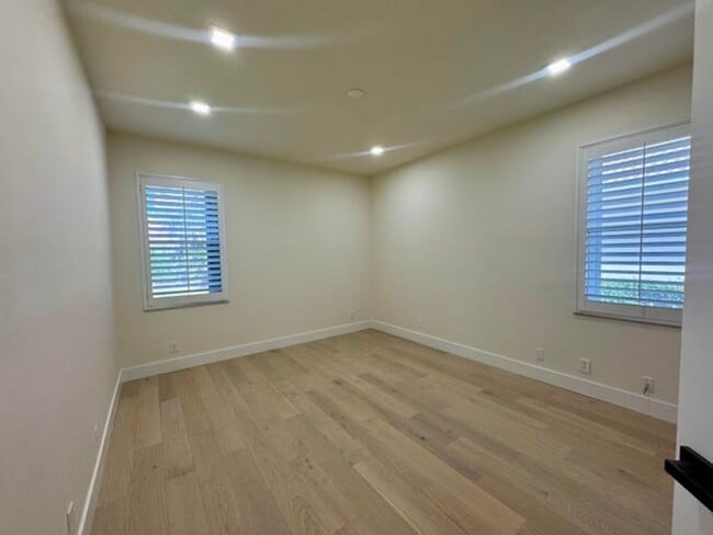 Building Photo - 7686 La Corniche Cir