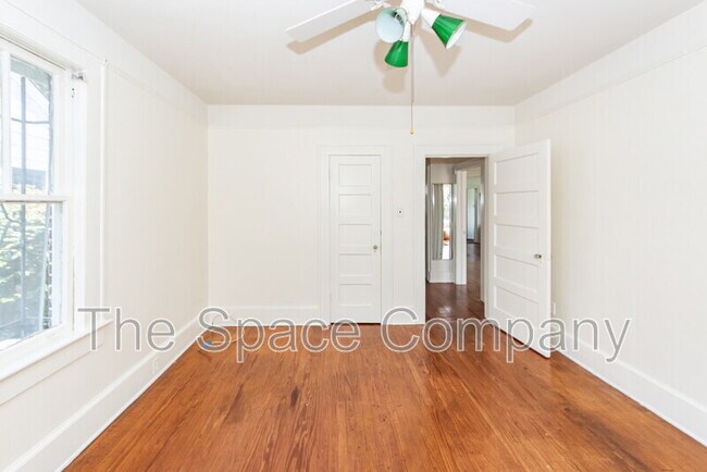 Building Photo - 25 8th Ave
