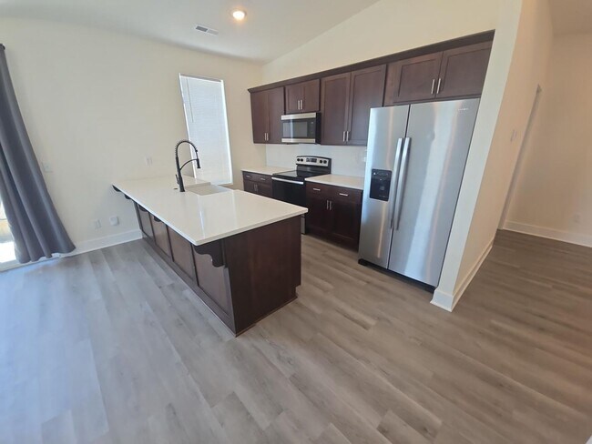 Building Photo - 3-bed, 2 bath Single Family Home for Rent!