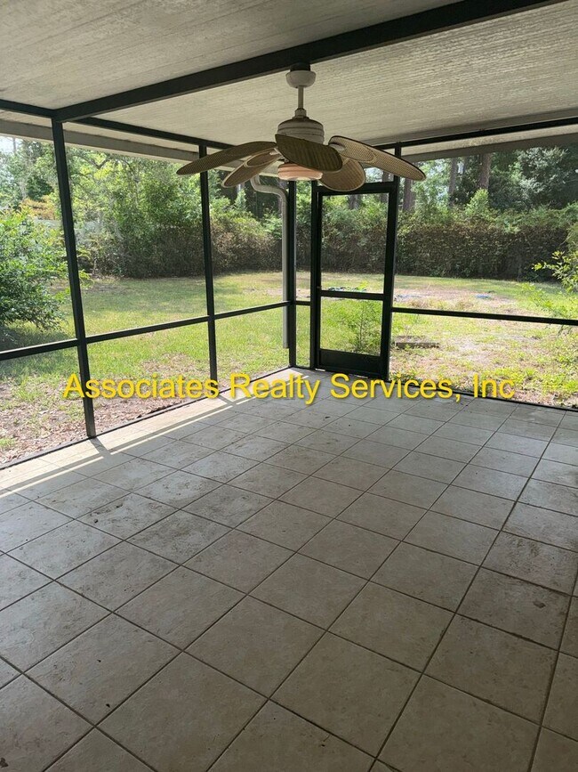 Building Photo - Beautiful 4bed/3bath Corner Lot in Suburban Heights