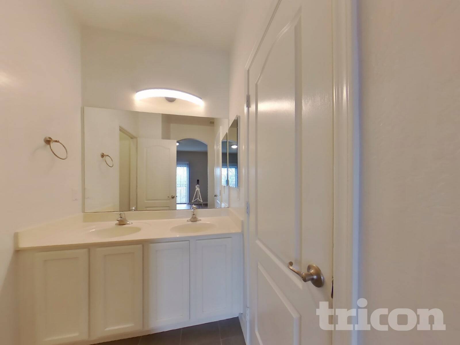 Building Photo - 3446 E Avalon Dr