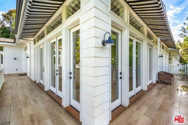 Building Photo - 9669 Oak Pass Rd