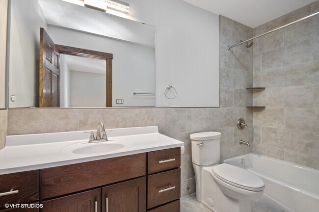 Building Photo - 5859 N Magnolia Ave