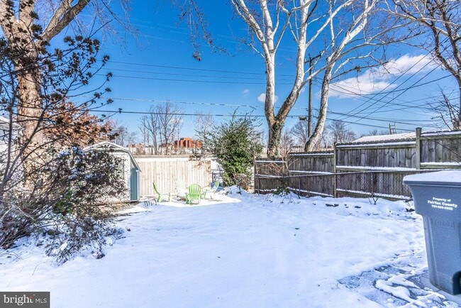 Building Photo - 2122 Arlington Terrace