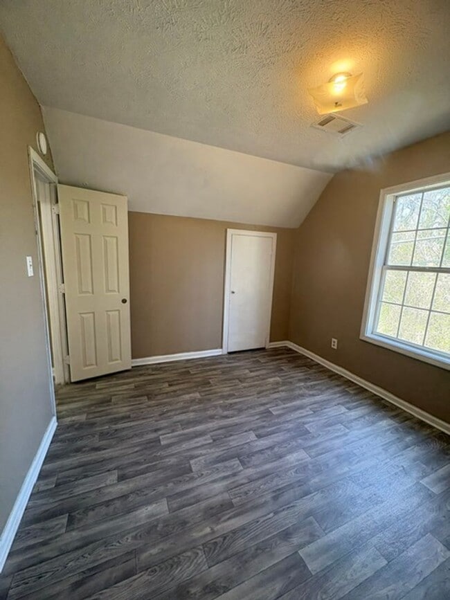 Building Photo - Renovated 3 Bedroom 2 Bath Home for Rent!!