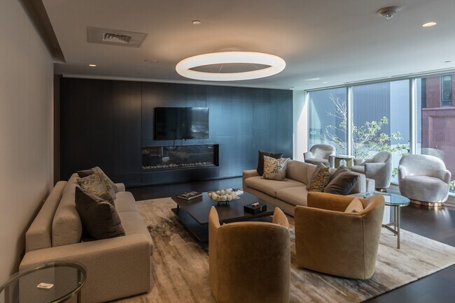 Building Photo - 32 Traveler St