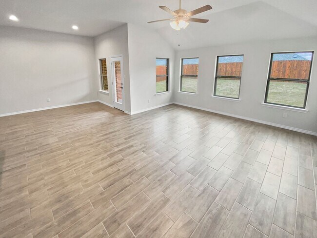Building Photo - Stylish New Build with Luxury Finishes – M...